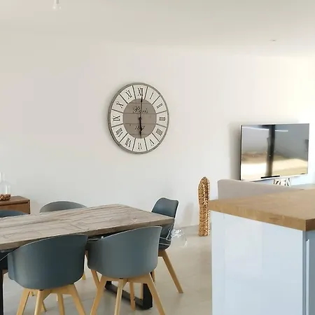 Maison Neuve St Gilles * 圣吉尔-克鲁瓦德维